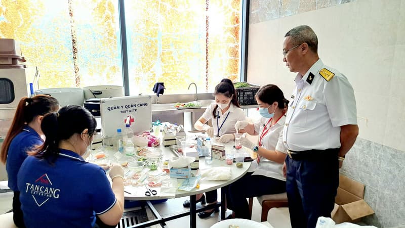 Tân cảng Sài Gòn: Duy trì kiểm thực ba bước ở mỗi bếp ăn