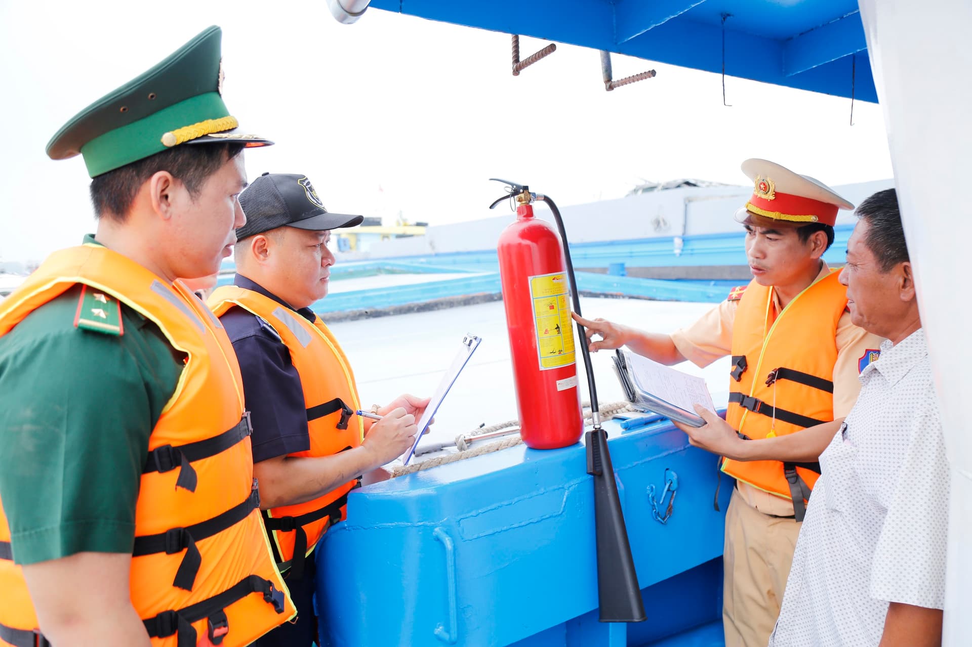 Bảo đảm an ninh các phương tiện ra vào cụm cảng Tân cảng Cát Lái