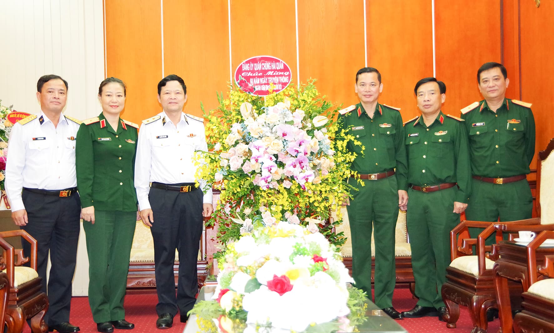 Đoàn công tác Quân chủng Hải quân chúc mừng cơ quan Ủy ban Kiểm tra Quân ủy Trung ương