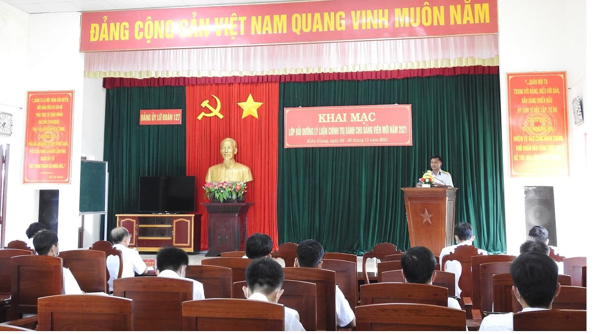 Lữ đoàn 127: Bồi dưỡng lý luận chính trị cho đảng viên mới