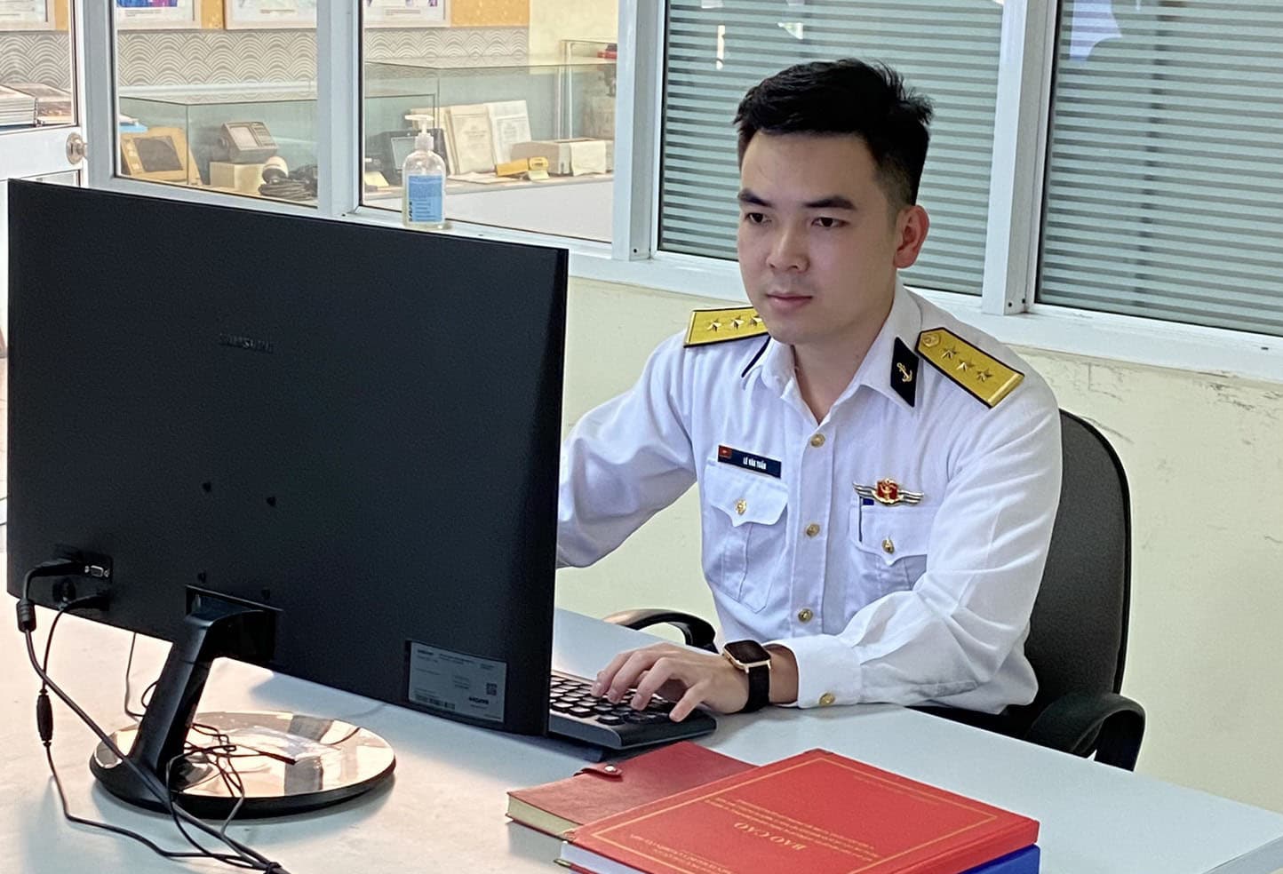 Cán bộ trẻ say mê nghiên cứu khoa học