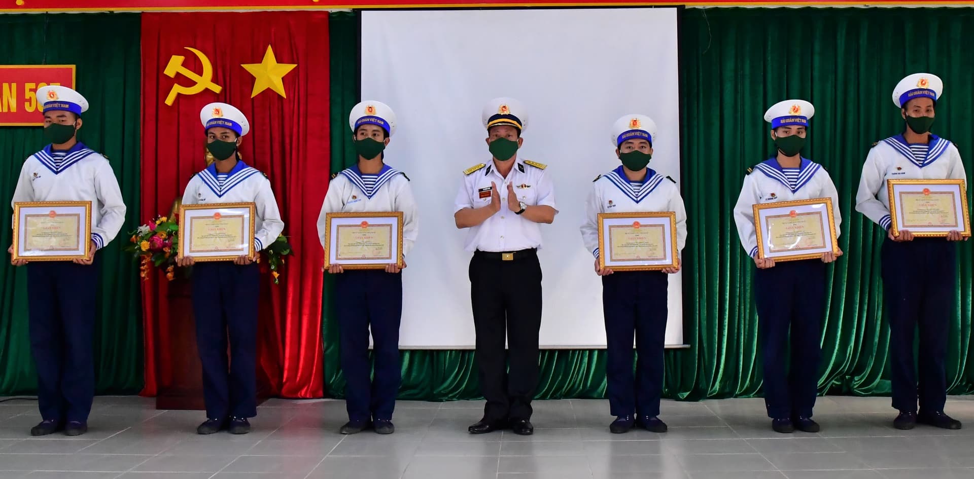 Bế giảng lớp đào tạo hạ sĩ quan chỉ huy, nhân viên chuyên môn kỹ thuật