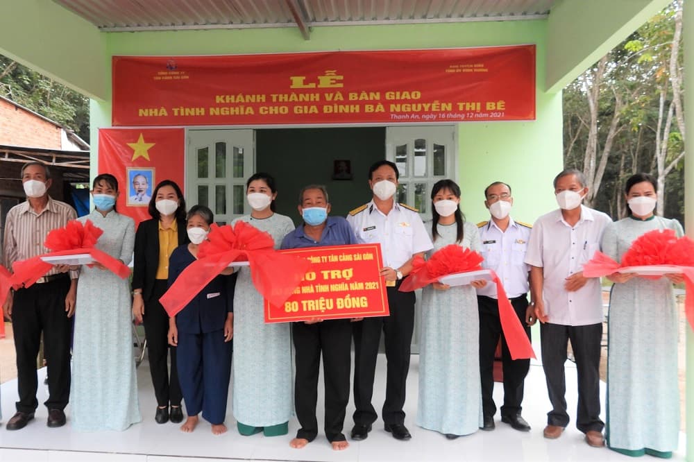 Tổng công ty Tân cảng Sài Gòn bàn giao nhà tình nghĩa tại Bình Dương