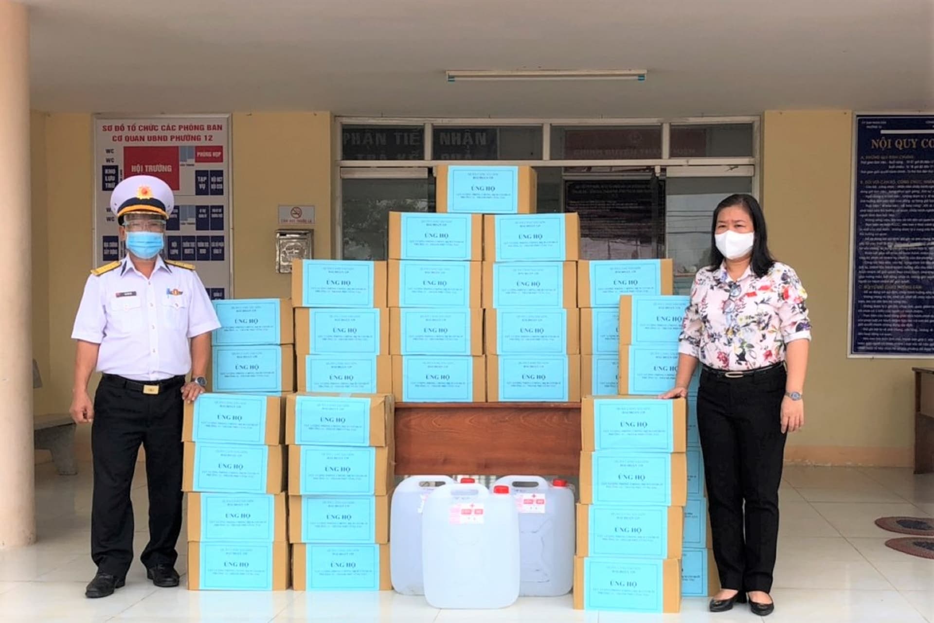 Hải đoàn 129 hỗ trợ vật tư phòng, chống dịch trên địa bàn Phường 12, TP. Vũng Tàu