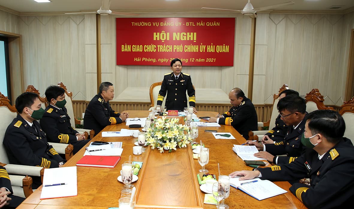 Bàn giao chức trách Phó Chính ủy Hải quân