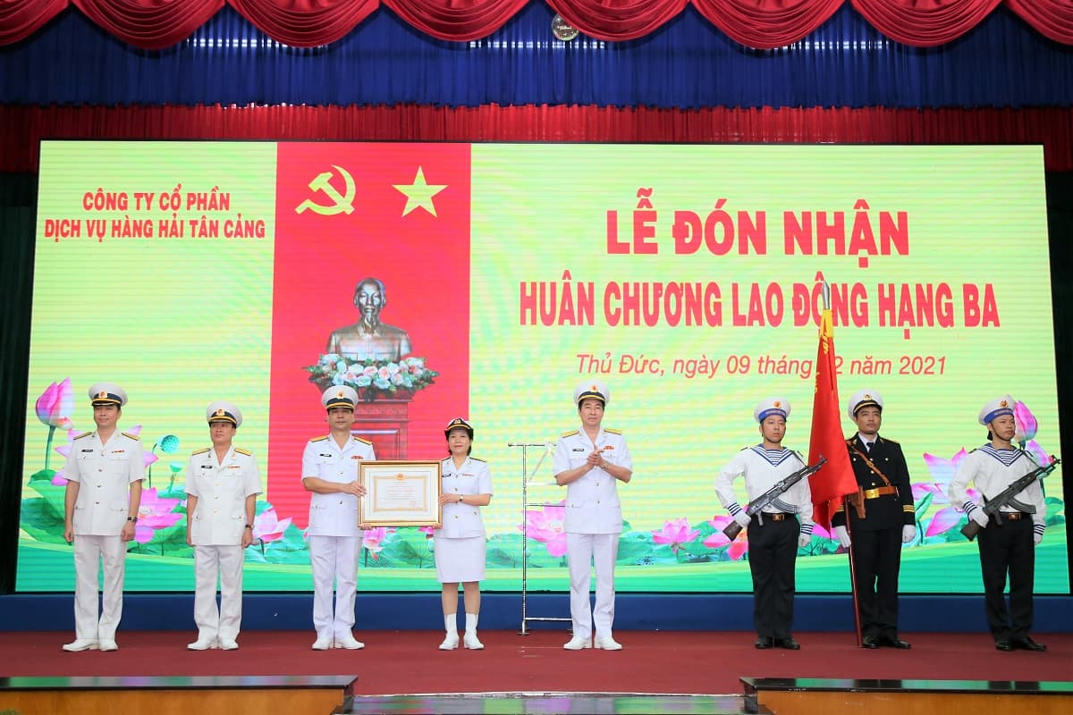 Công ty Cổ phần dịch vụ hàng hải Tân cảng đón nhận Huân chương Lao động hạng Ba