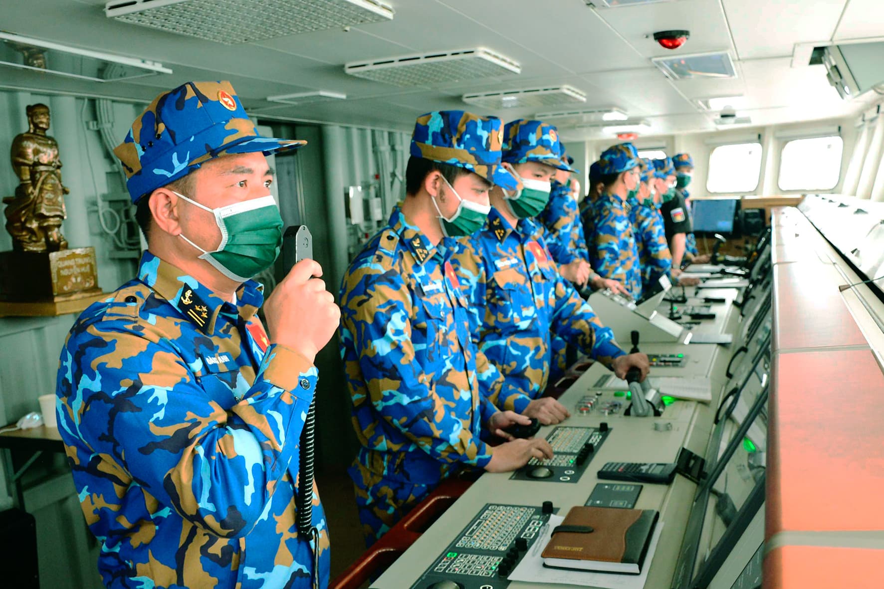 Đoàn Hải quân nhân dân Việt Nam hoàn thành tốt nội dung thi bắn pháo tàu trong môn thi "Cúp biển"