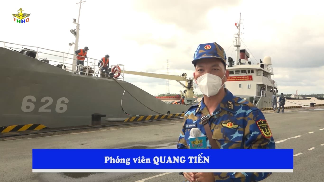Hơn 100 tấn nông sản về TP. Hồ Chí Minh bằng tàu Hải quân