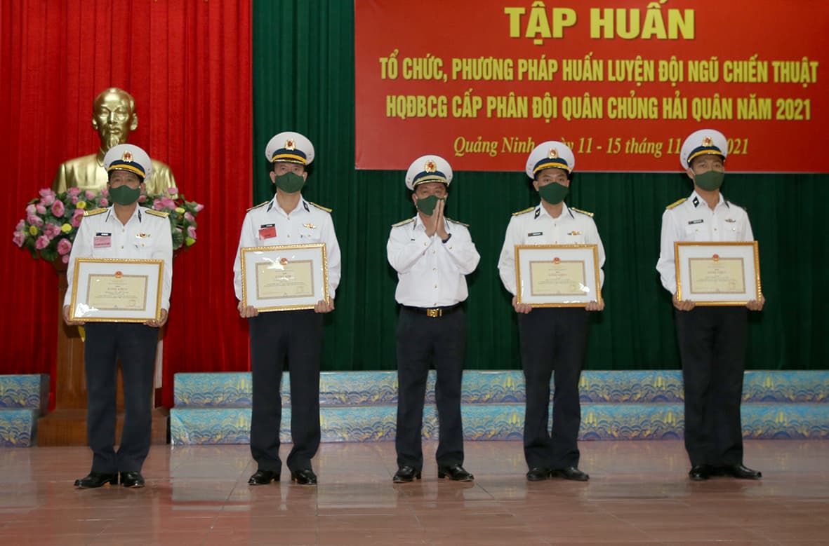 Bế mạc tập huấn huấn luyện đội ngũ chiến thuật Hải quân đánh bộ cơ giới