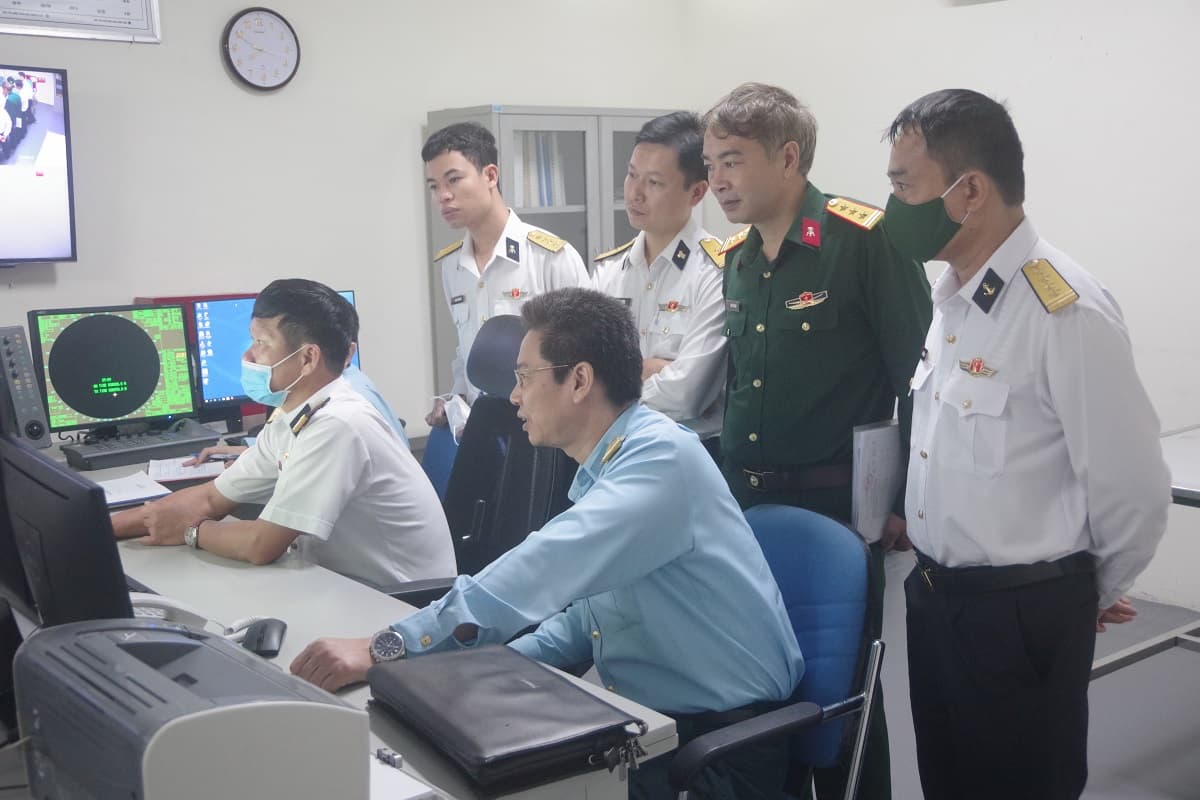 Kiểm tra chất lượng ra đa tại Trung đoàn 351