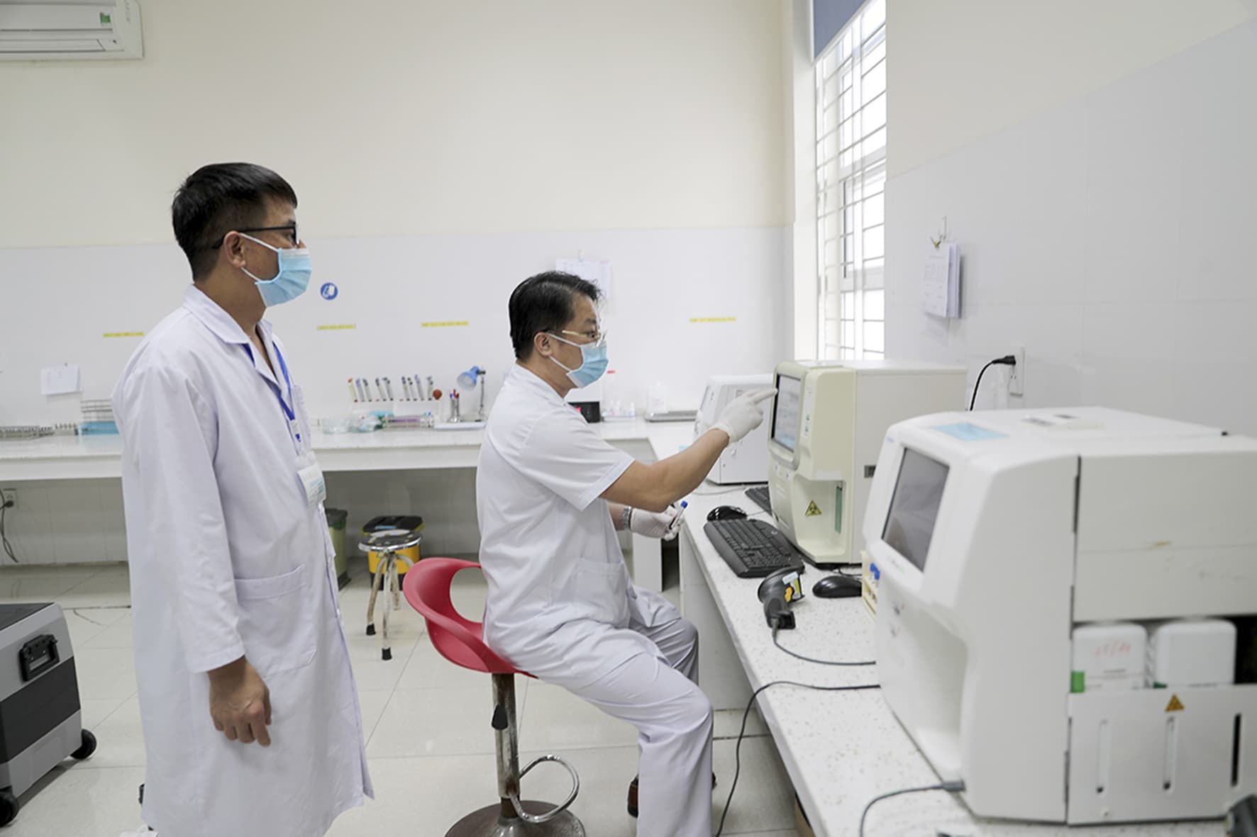 Khoa Xét nghiệm-Giải phẫu bệnh lý, Viện Y học Hải quân: Chú trọng nâng cao năng lực chuyên môn