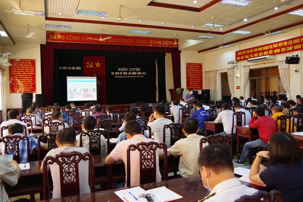 Nhà máy X46: Huấn luyện an toàn-vệ sinh lao động