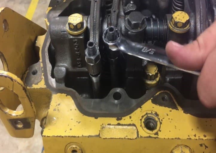 Hướng dẫn điều chỉnh khe hở nhiệt xupap của động cơ Caterpillar