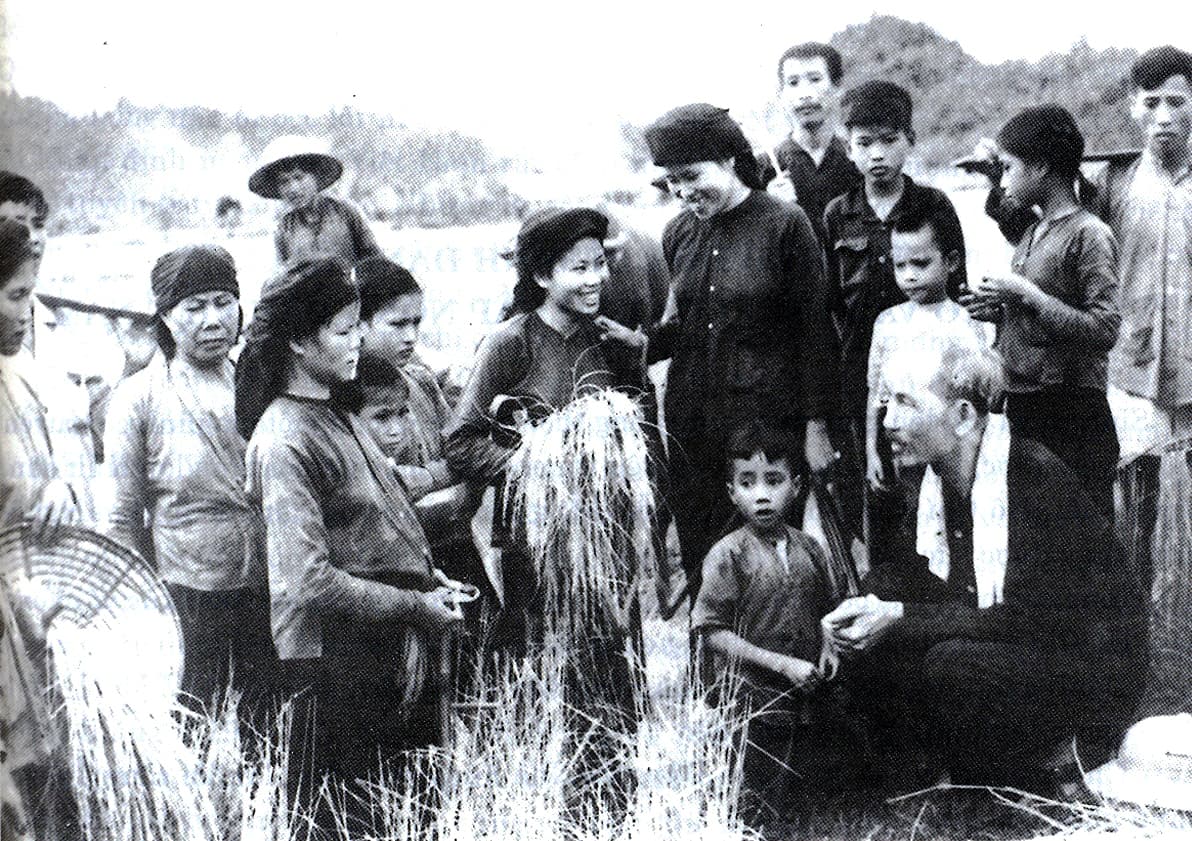 Dân vận là nghe dân nói, nói dân hiểu, làm dân tin
