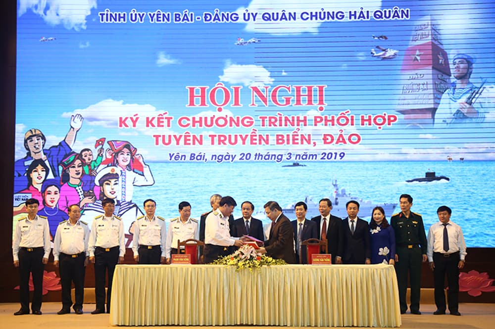 Tỉnh ủy Yên Bái-Đảng ủy Quân chủng Hải quân ký kết Chương trình phối hợp tuyên truyền biển, đảo