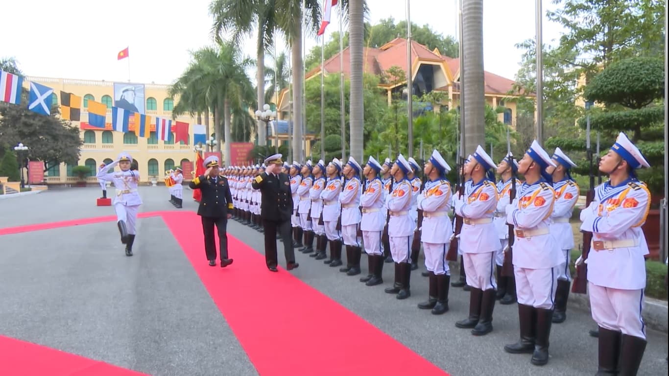 Tư lệnh Hải quân Liên bang Nga thăm Hải quân Việt Nam