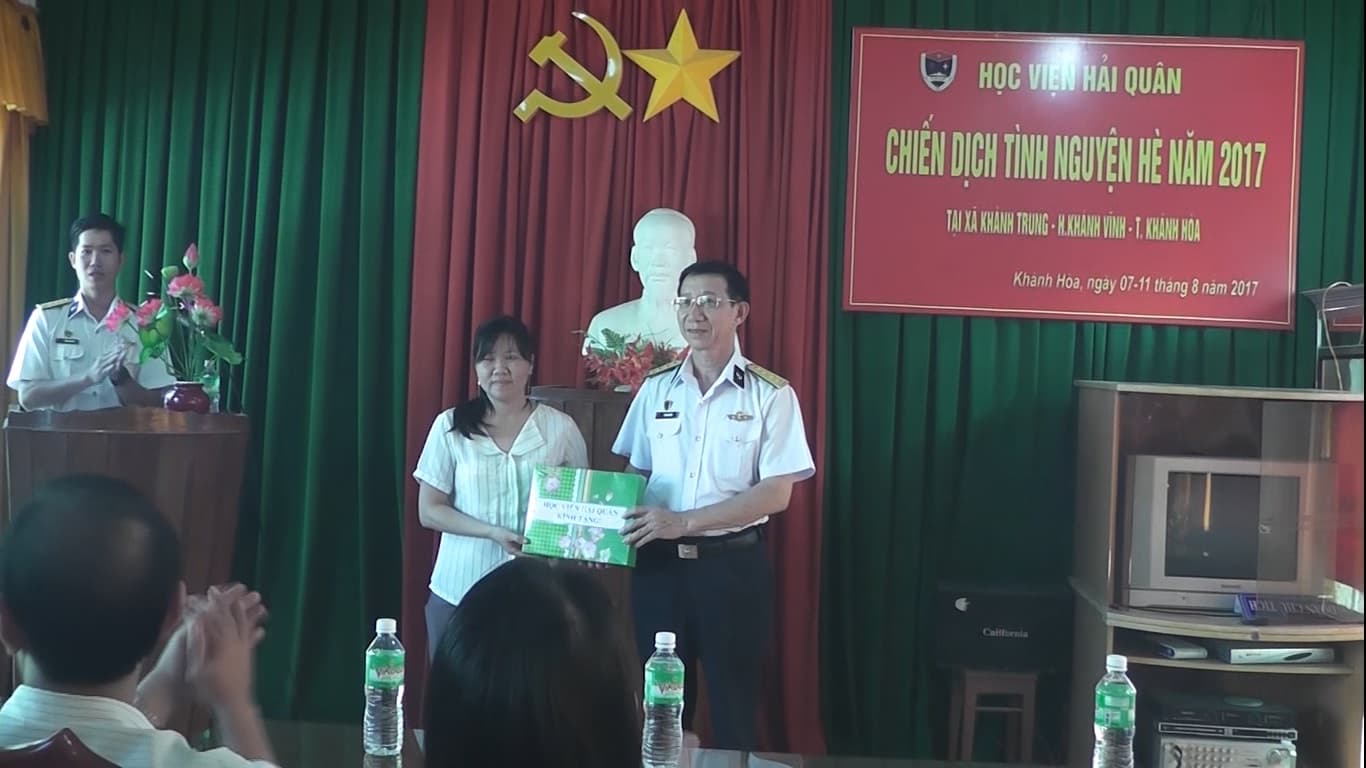 Đoàn viên thanh niên Học viện Hải quân hoạt động tình nguyện hè 2017