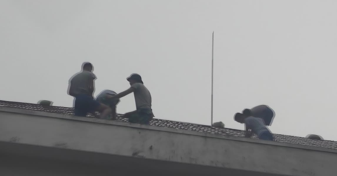 Học viên Hải quân phòng chống bão số 14