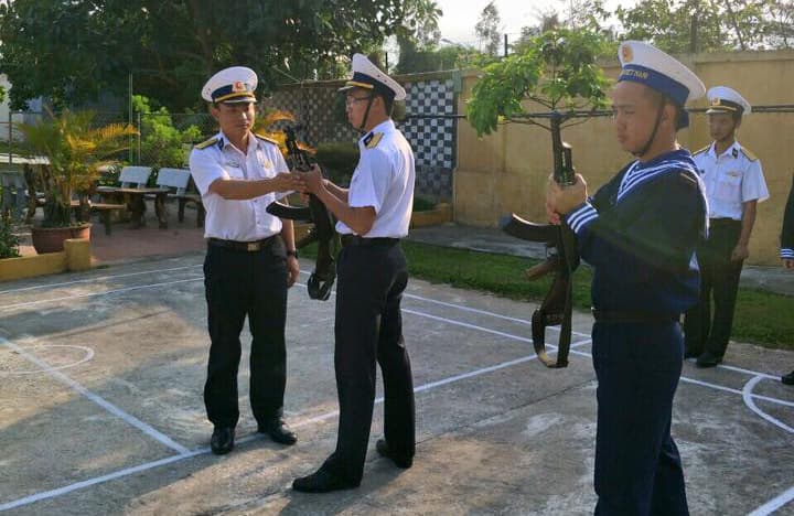 Đội trưởng gương mẫu, đa tài