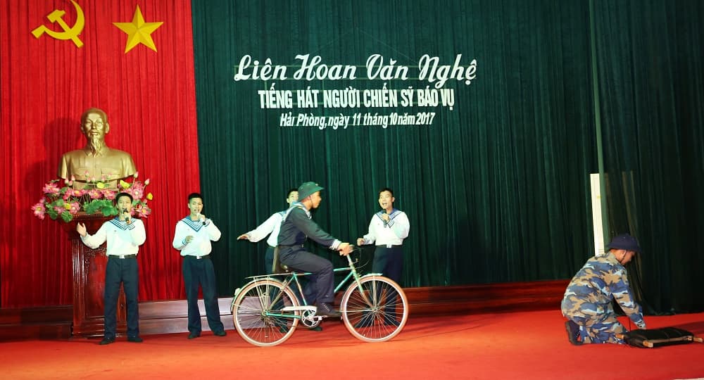 Liên hoan tiếng hát “Chiến sĩ báo vụ”