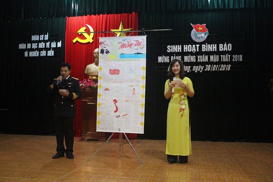 Tuổi trẻ Đoàn Đo đạc biên vẽ hải đồ và nghiên cứu biển thi bình báo tường