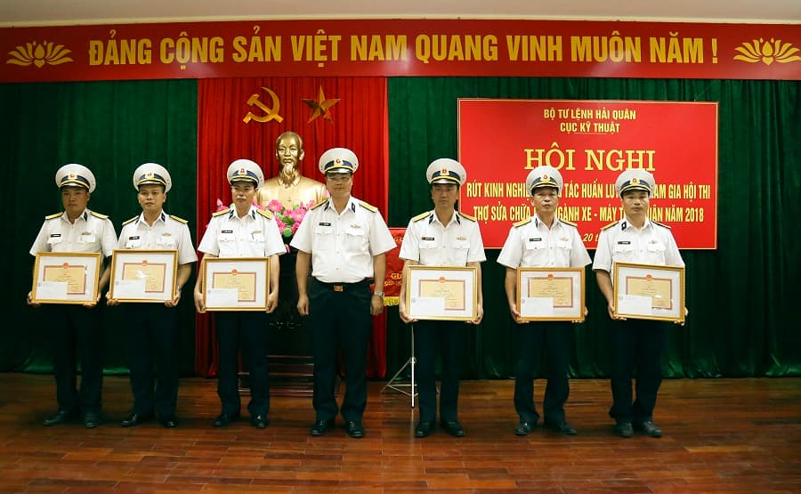 Nhiều tập thể, cá nhân Ngành Xe-Máy Hải quân được khen thưởng