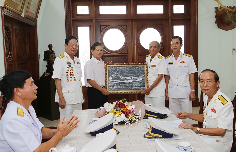 Hội truyền thống Đường Hồ Chí Minh trên biển thăm nguyên Chủ tịch nước Nguyễn Minh Triết