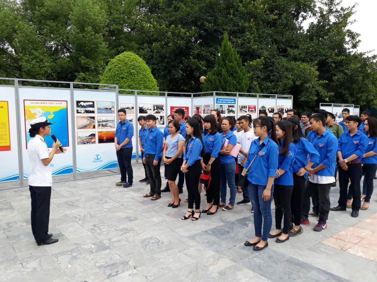 Triển lãm lưu động về biển, đảo và người chiến sĩ Hải quân tại Lạng Sơn
