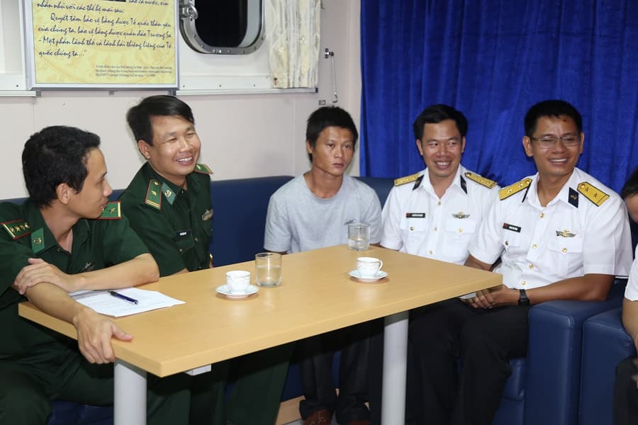 Tàu 791, Vùng 4 Hải quân: Cứu vớt ngư dân bị rơi xuống biển