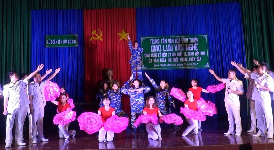 Lữ đoàn 681 giao lưu văn nghệ với Trung tâm Văn hóa Bình Thuận