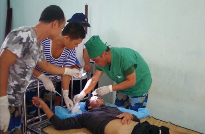 Bệnh xá đảo Sơn Ca cấp cứu ngư dân bị tai nạn lao động trên biển