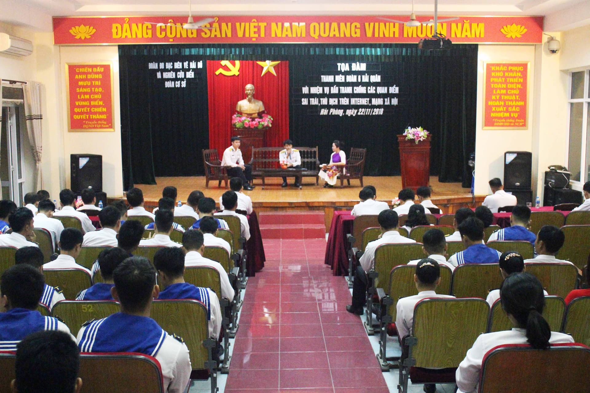 Đoàn Đo đạc biên vẽ hải đồ và nghiên cứu biển tọa đàm thanh niên về internet, mạng xã hội