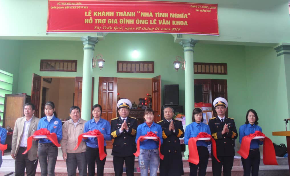Đoàn Đo đạc biên vẽ hải đồ và nghiên cứu biển khánh thành và bàn giao “Nhà tình nghĩa” tại Hà Nam