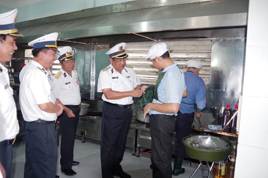 Tư lệnh Hải quân kiểm tra Lữ đoàn 171, Vùng 2 Hải quân