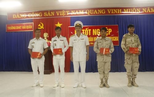 Bế giảng Lớp huấn luyện chuyên môn kỹ thuật chuyên ngành Điều khiển tàu cho Hải quân Hoàng gia Cam-pu-chia