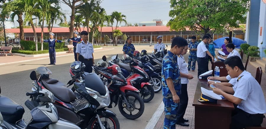 Hải đoàn 129 kiểm tra an toàn kỹ thuật các phương tiện cá nhân tham gia giao thông