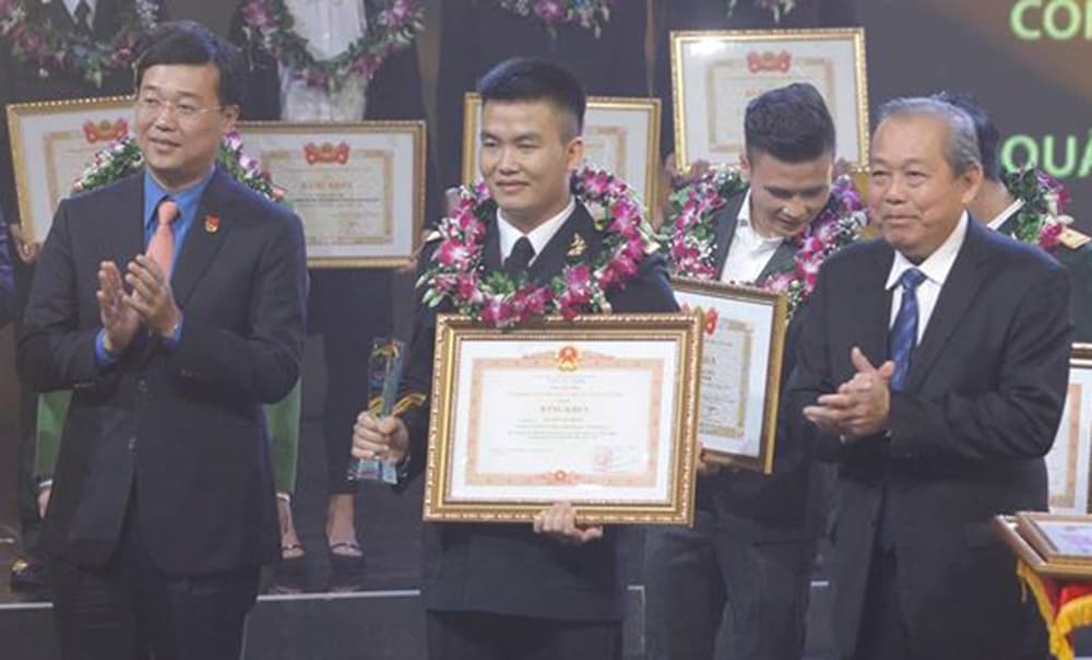 Đại úy Nguyễn Văn Thuận, Lữ đoàn 954 Hải quân là 1 trong 10 Gương mặt trẻ Việt Nam tiêu biểu năm 2018