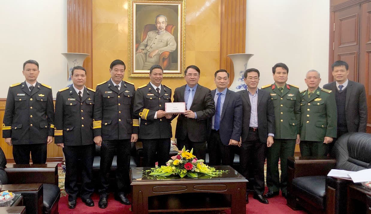 Đoàn cán bộ Quân chủng Hải quân và Lữ đoàn tàu ngầm 189 thăm thành phố Hải Phòng
