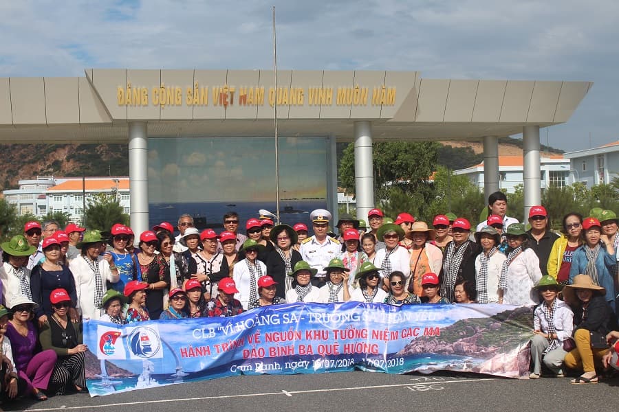 Nguyên Phó Chủ tịch nước Trương Mỹ Hoa thăm Lữ đoàn 189