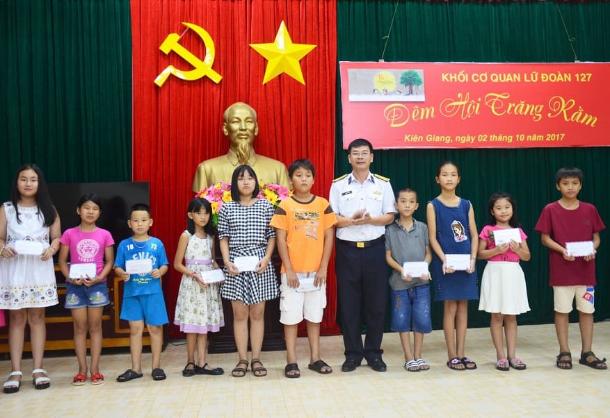 Vui Tết Trung thu ở Lữ đoàn 127