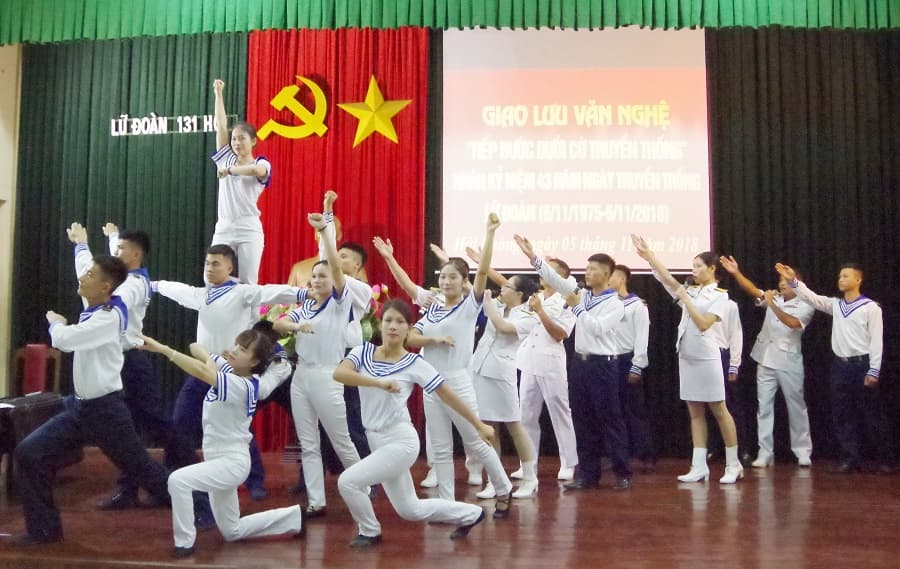 Lữ đoàn 131 Hải quân: Giao lưu văn nghệ “Tiếp bước dưới cờ truyền thống”