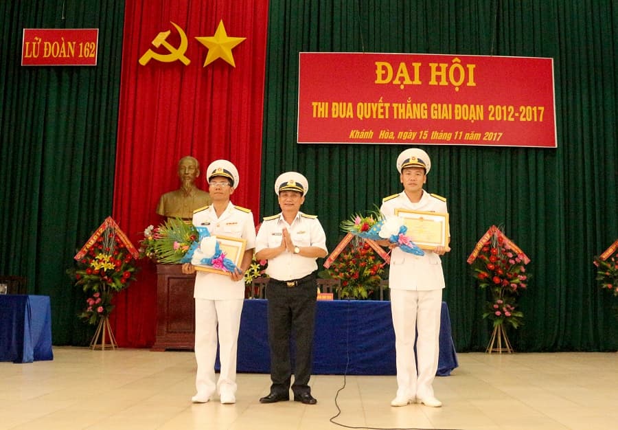 Tàu 375 và 376, Lữ đoàn 162 nhận Bằng khen của Bộ Quốc phòng