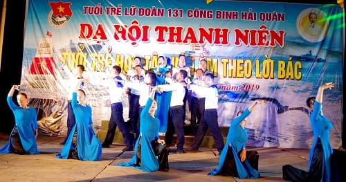 Dạ hội thanh niên "Tuổi trẻ học tập và làm theo lời Bác"