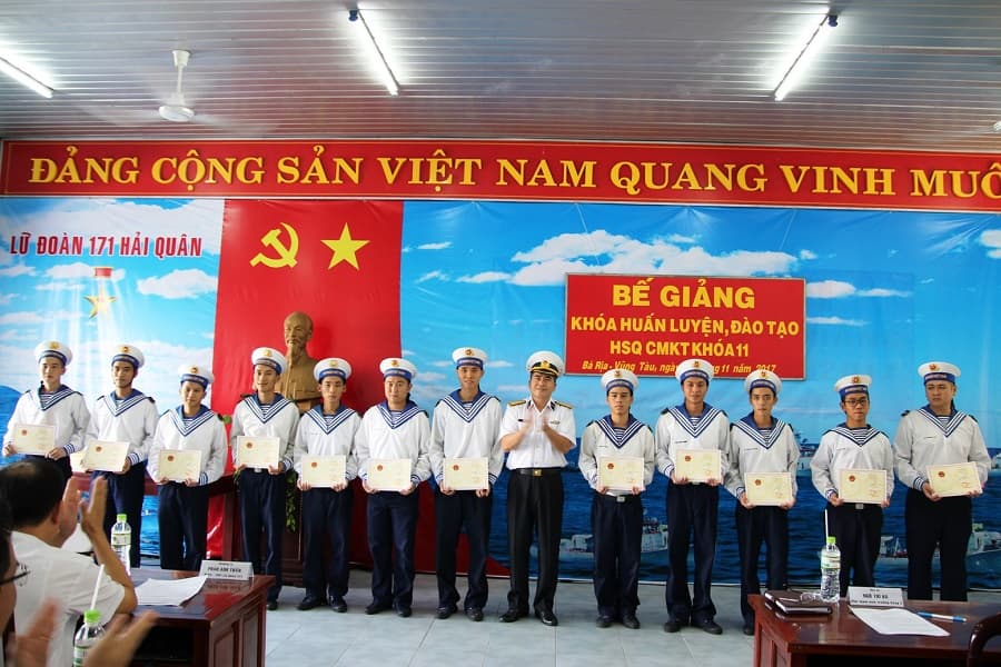 Lữ đoàn 171: Bế giảng khóa huấn luyện chuyên môn kỹ thuật Hải quân