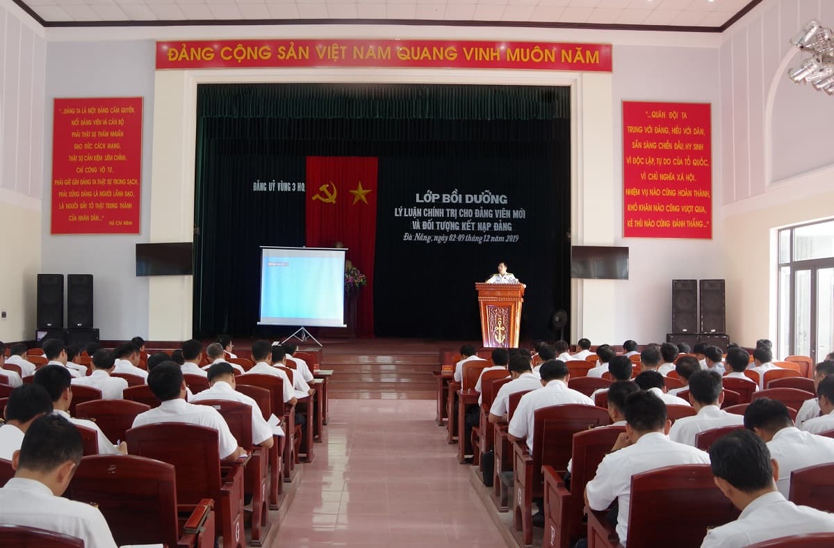 Vùng 3 Hải quân: Bồi dưỡng lý luận chính trị cho đảng viên mới và đối tượng đảng
