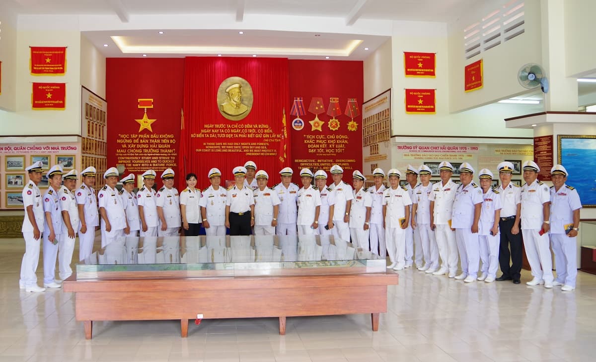 Đoàn sĩ quan Hải quân Hoàng gia Cam-pu-chia thăm Học viện Hải quân