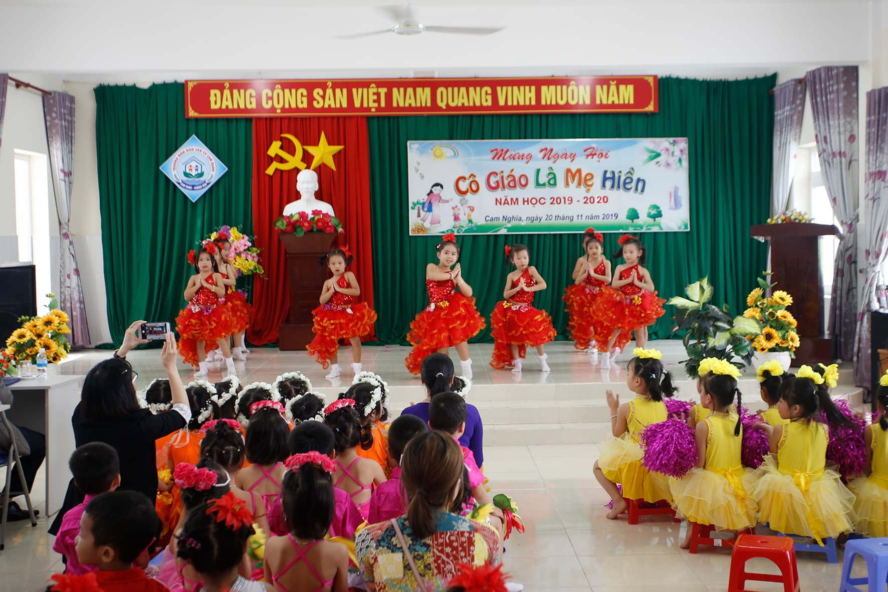 Trường Mầm non Căn cứ Cam Ranh nhận tài trợ từ Nhà xuất bản Giáo dục Việt Nam và Đoàn Trường Đại học Xây dựng Hà Nội