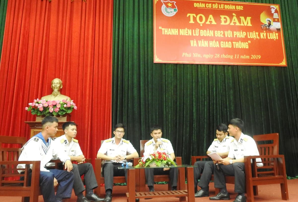 Tọa đàm “Thanh niên Lữ đoàn 682 với pháp luật, kỷ luật và văn hóa giao thông”
