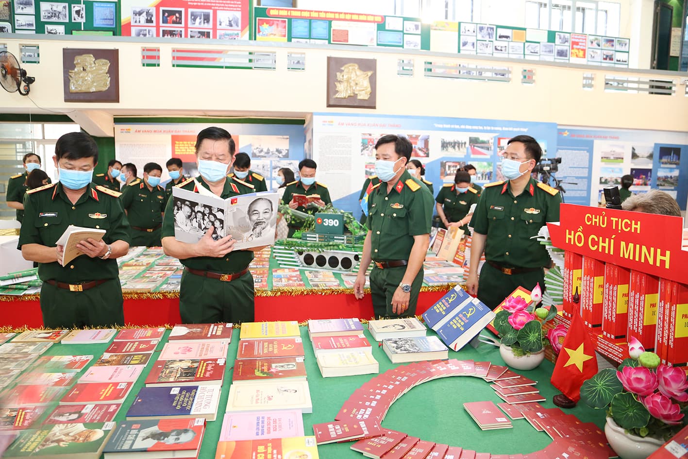 Triển lãm “Mùa xuân đại thắng”