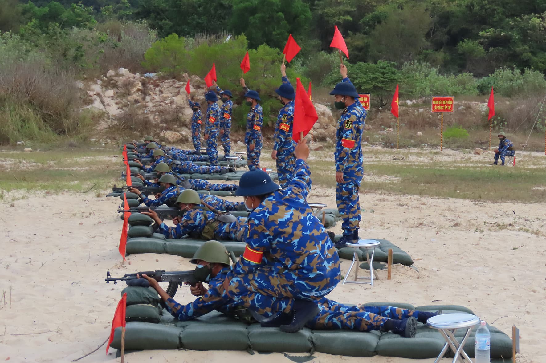 Lữ đoàn 957: Kiểm tra chiến sĩ mới bắn tập lần 1